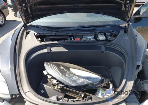 2018 Tesla Model 3 Long Range/Mid Range z USA, uszkodzony, nr VIN 5YJ3E1EA4JF010698